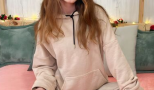 many white camgirls waiting live on cam